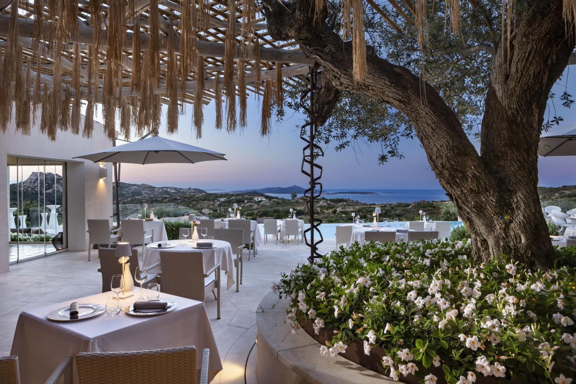 Hotel Li Finistreddi Cannigione Exterior photo